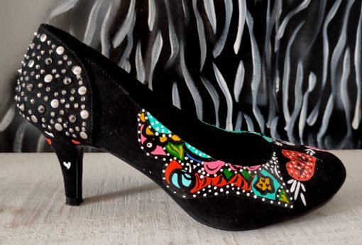 Zapatos de tacón pintados a mano bymirene