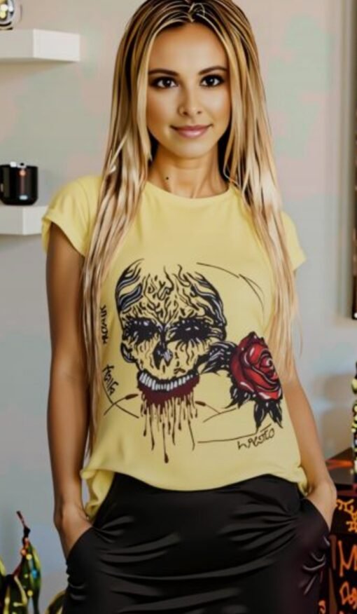 Vibra, camiseta de mujer pintada a mano byMIRENE